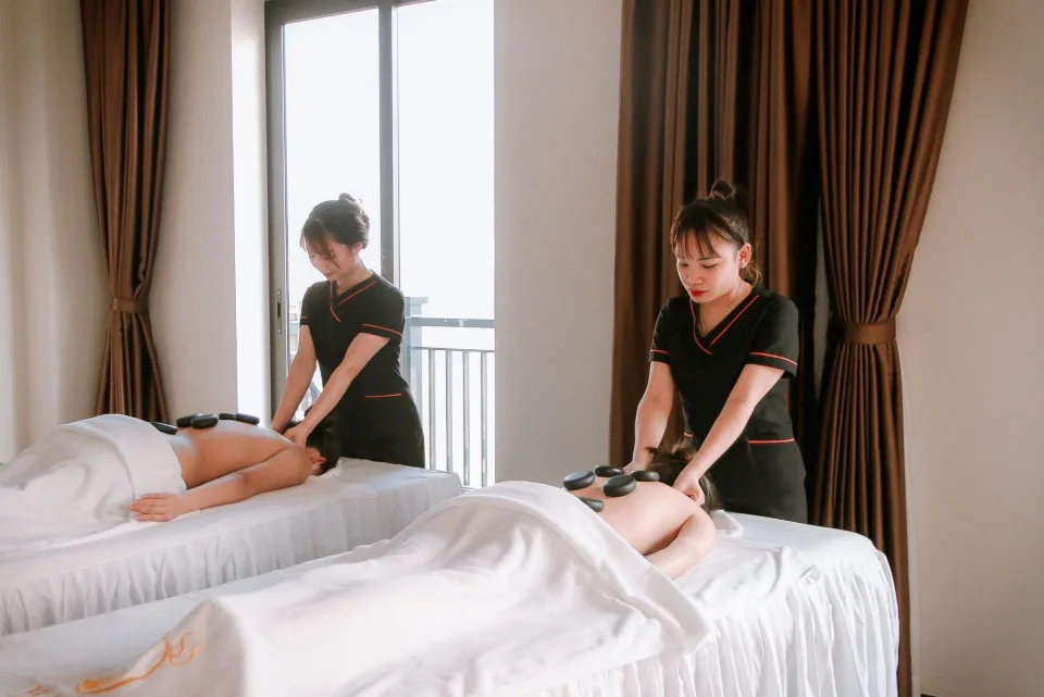 Kệ mỹ phẩm và nến thơm